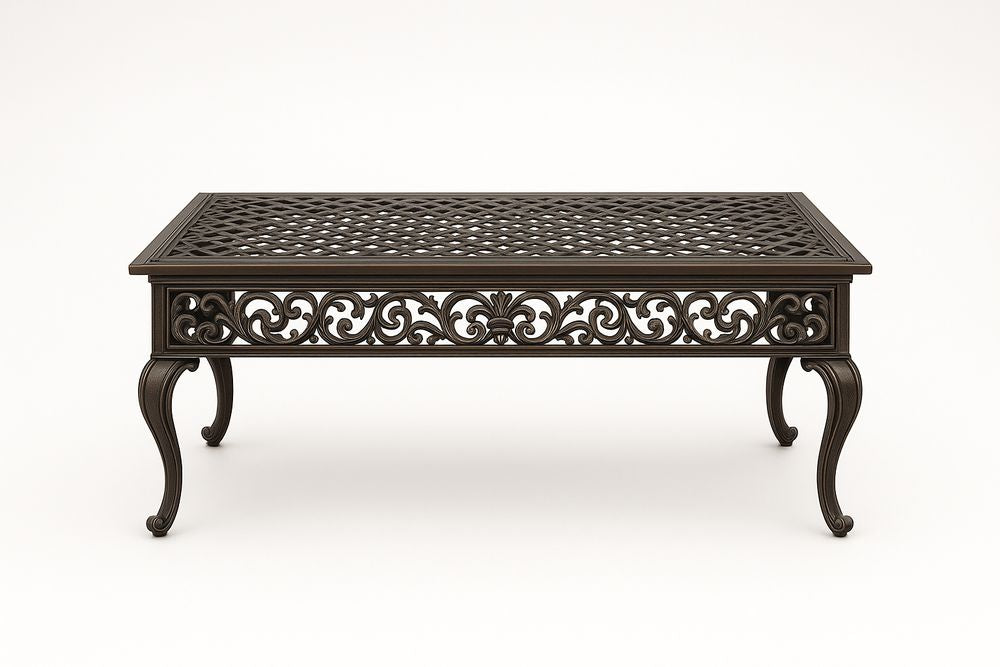 Table basse en aluminium brun avec motifs sculptés