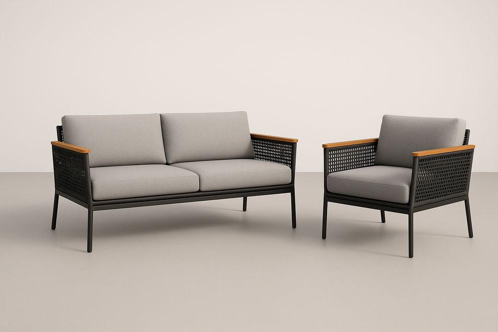 Ensemble de salon en résine tressée noire avec coussins gris et accoudoirs en bois